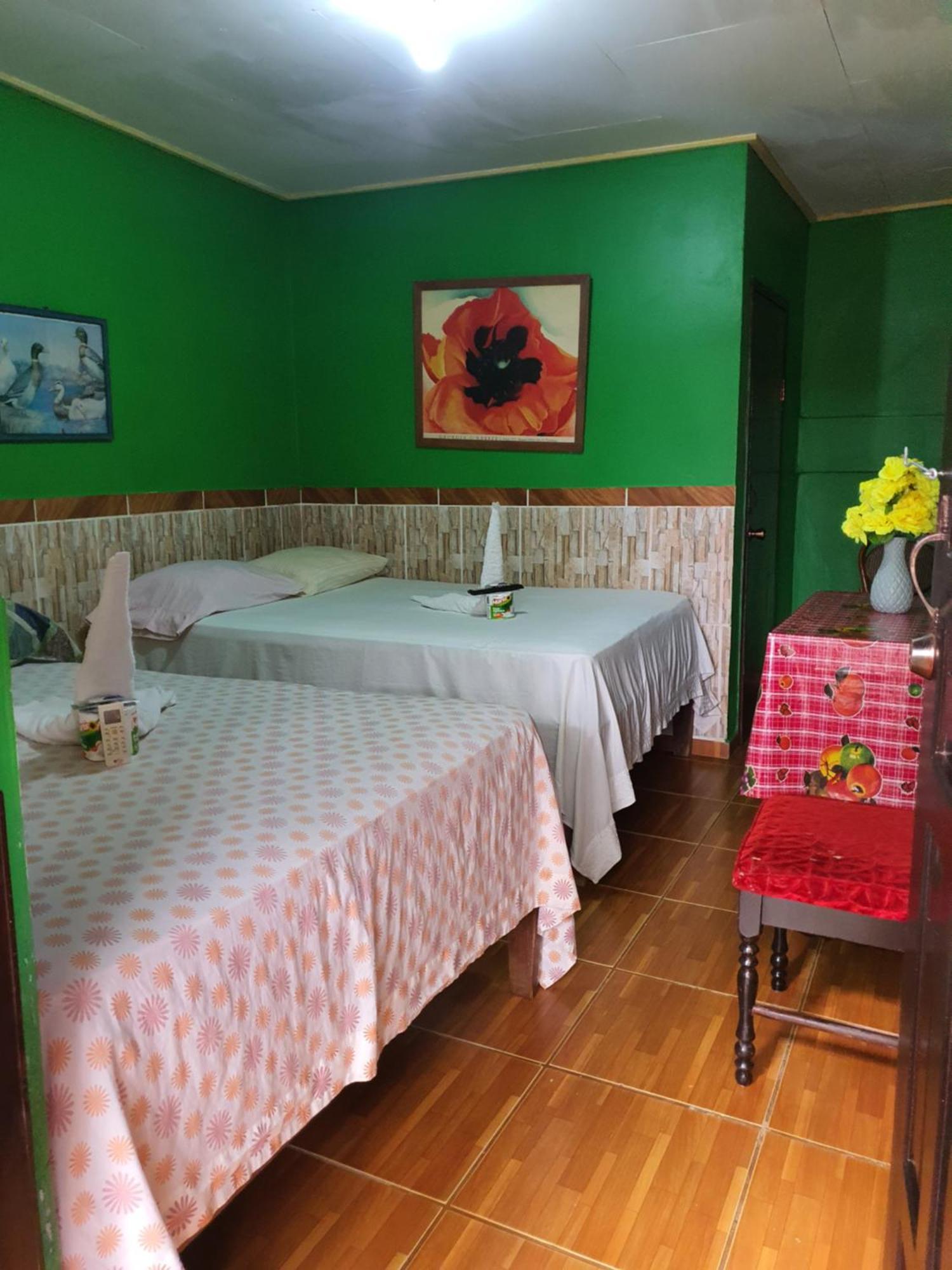 Hotel Economica Coxen Hole Bagian luar foto