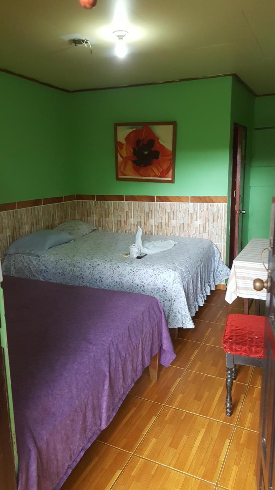 Hotel Economica Coxen Hole Bagian luar foto