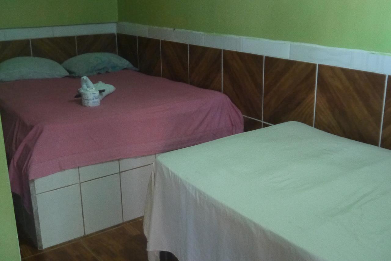 Hotel Economica Coxen Hole Bagian luar foto