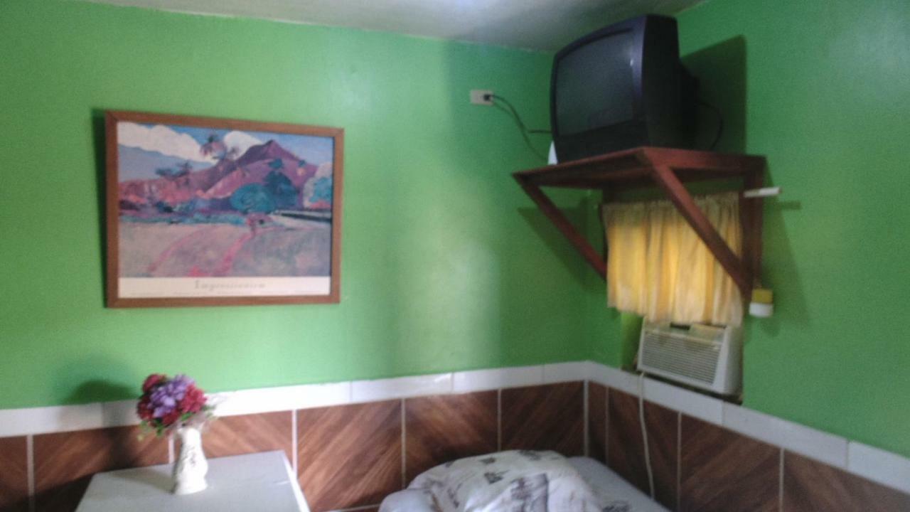 Hotel Economica Coxen Hole Bagian luar foto