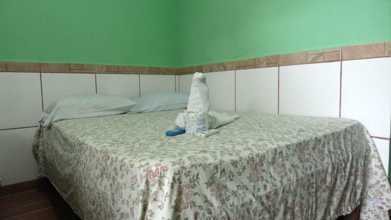 Hotel Economica Coxen Hole Bagian luar foto