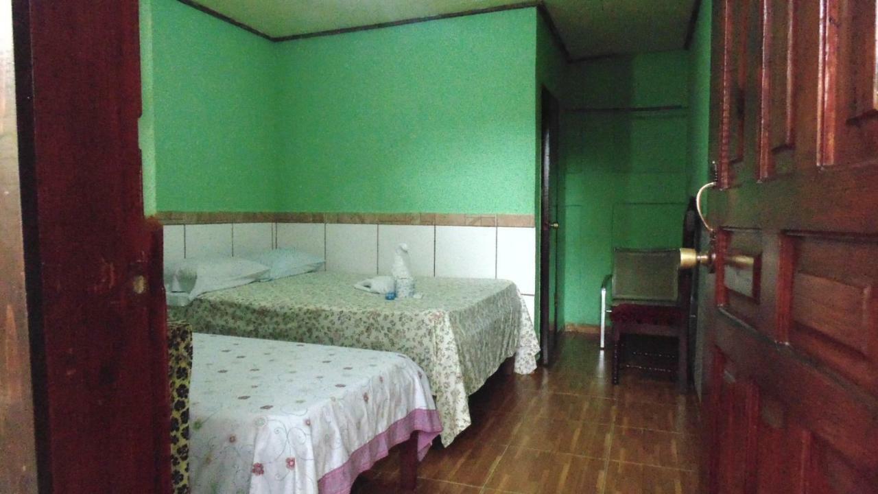 Hotel Economica Coxen Hole Bagian luar foto
