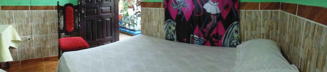Hotel Economica Coxen Hole Bagian luar foto
