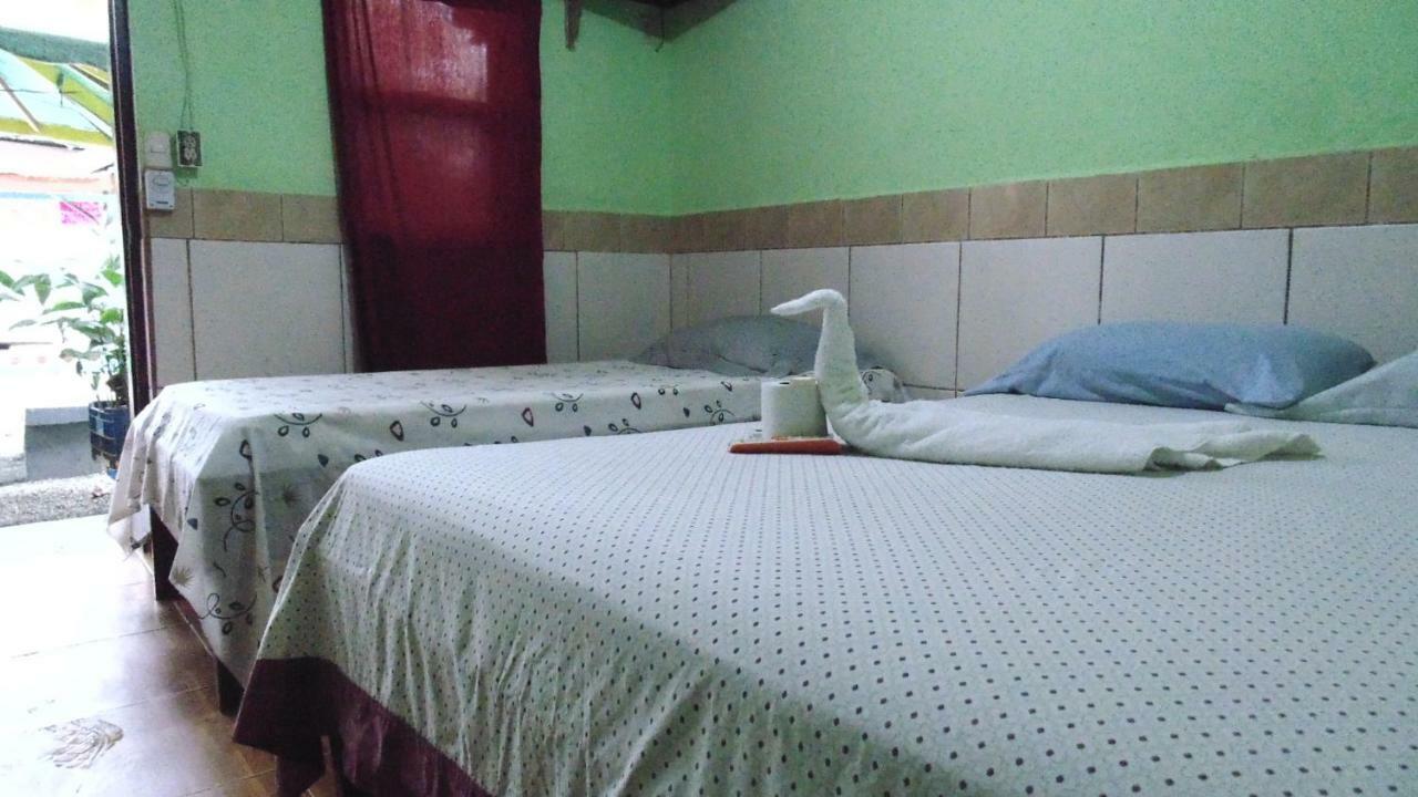 Hotel Economica Coxen Hole Bagian luar foto