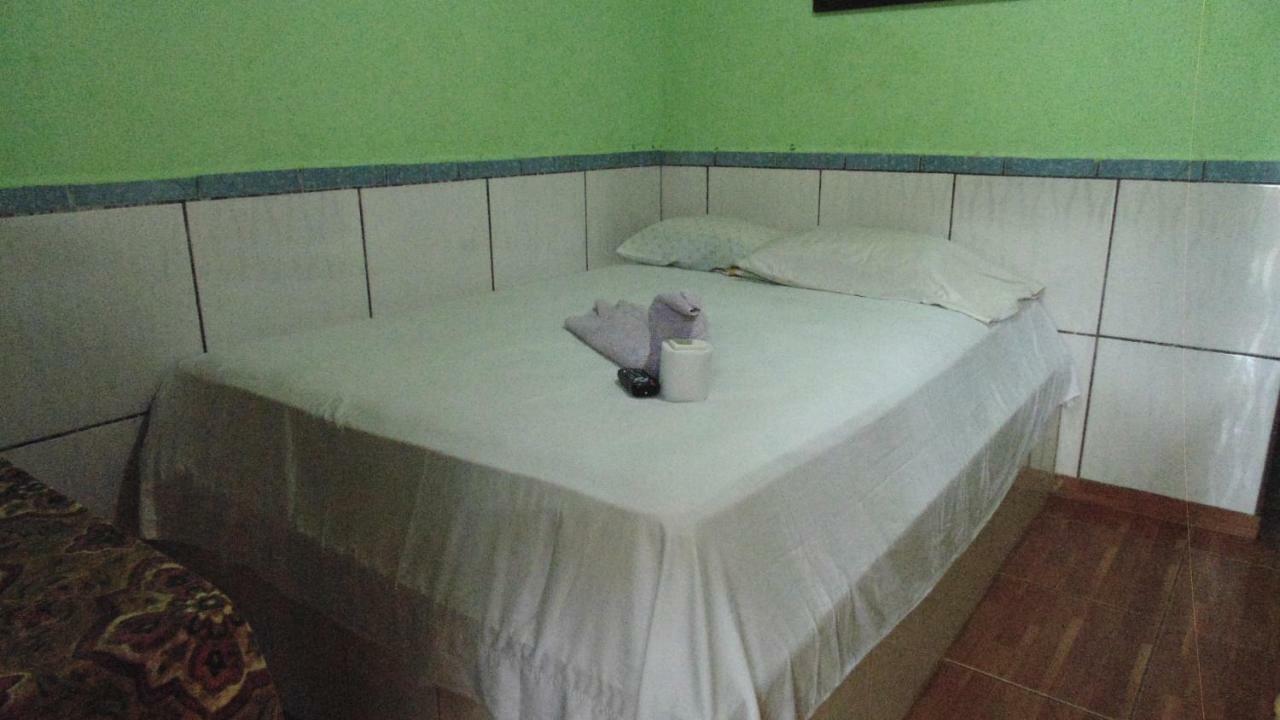 Hotel Economica Coxen Hole Bagian luar foto