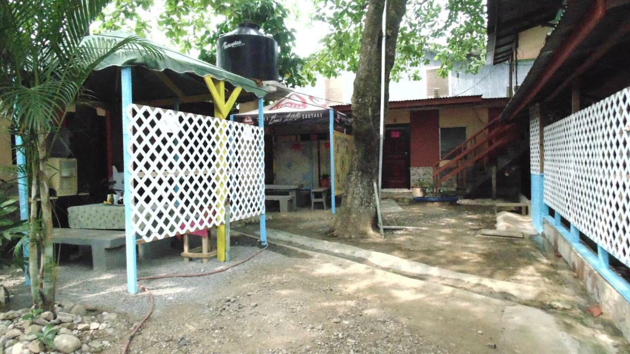 Hotel Economica Coxen Hole Bagian luar foto