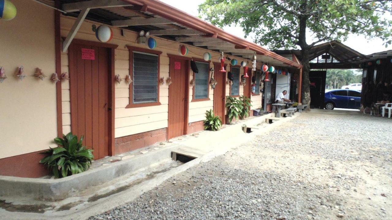 Hotel Economica Coxen Hole Bagian luar foto